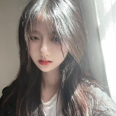 有前途的年轻女子 封面